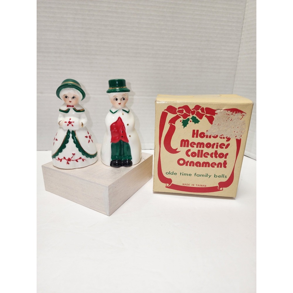 Vintage Holiday Memories Olde Time Fanily‎ Bells Victorian Couple 70's?